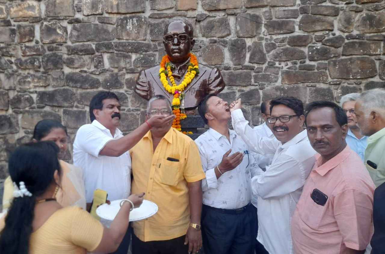 OBC Community in Kolhapur Welcomes Caste Based Census with Sugar Distribution