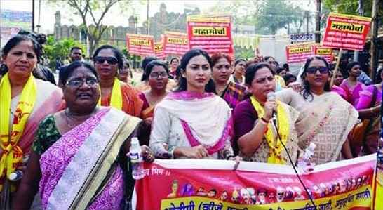 Shivani wadettiwar in Aarakshan Bachao Morcha at Chandrapur District Kacheri