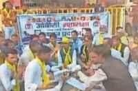 OBC Mahasabha performed bhajans and kirtans in front of the collectorate