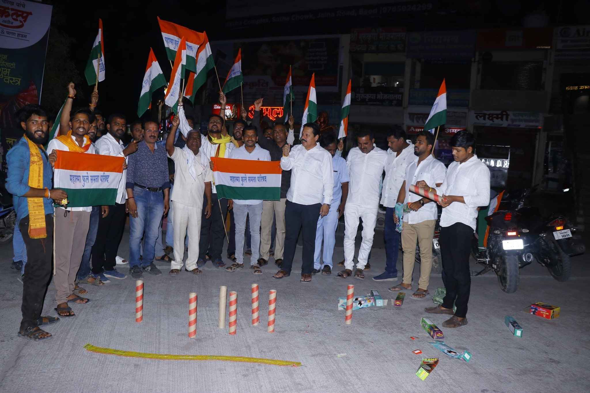 Beed Celebrates Caste Based Census Decision with Fireworks and Sweets Beed Celebrates Caste Based Census Decision with Fireworks and Sweets