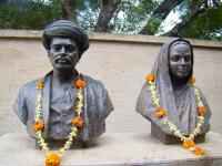 Give bharat ratna to Mahatma Jyotiba Phule and Savitribai Jyotiba Phule