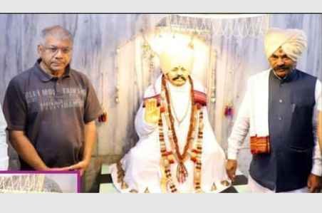 Adv_Balasaheb_Ambedkar_held_a_four-hour_discussion_with_the_Mahant_at_Gahininathgad