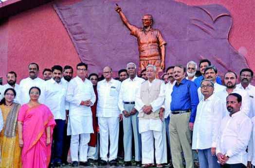 Kamgar_Nete_Govind_pansare_smarak_lokarpan_sohala