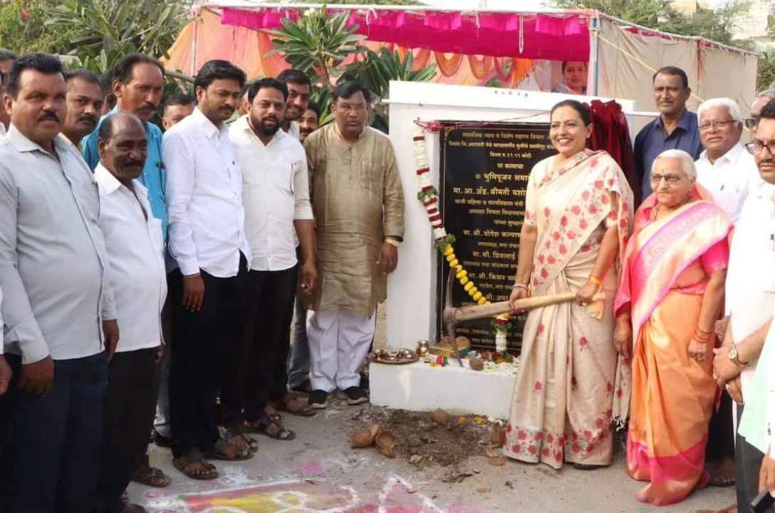 MLA_Yasomathi_Thakur_completes_Bhoomipujan_of_hostel_for_backward_class_girls