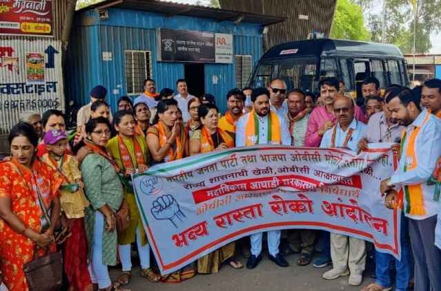 Stop_the_road_in_Satara_for_OBC_reservation