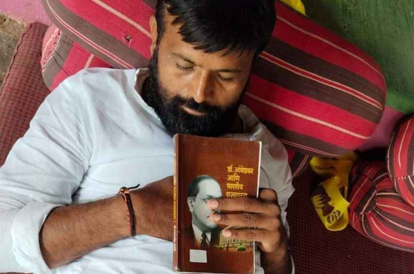 laxman_hake_with_dr_babasaheb_ambedkar