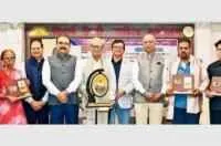 सावरकरवादी चरित्रकारामुळे आंबेडकरवाद्यांमध्ये गांधींबद्दल द्वेष : प्रा. दत्ता भगत यांचा आरोप
