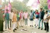 आरक्षण कटौती के विरोध में जलाई विधेयक प्रतियां
