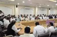 हैदराबाद गॅझेटच्या निर्णयाविरुद्ध ओबीसींचा भव्य महामोर्चा: विजय वडेट्टीवारांची आक्रमक भूमिका आणि न्यायालयीन लढ्याची घोषणा