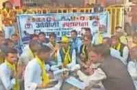 ओबीसी महासभा ने कलेक्ट्रेट के सामने भजन - कीर्तन किए
