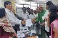 ओबीसींचा इम्पिरीकल डेटा गोळा करणाऱ्या समर्पित आयोगास ओबीसी राजकीय आघाडीच्&zwj;या वतीने निवेदन.
