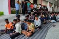 पीएच.डी. इच्छुक आदिवासी विद्यार्थ्यांकडे दुर्लक्ष - सरकारी योजने अभावी नाराजी
