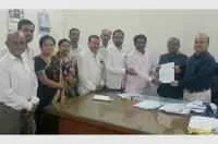 तेली - ओबीसी नेते क्षीरसागर कुटुंबियांवर झालेल्या हल्ल्याचा तेली समाजाच्&zwj;या वतीने येवल्यात निषेध
