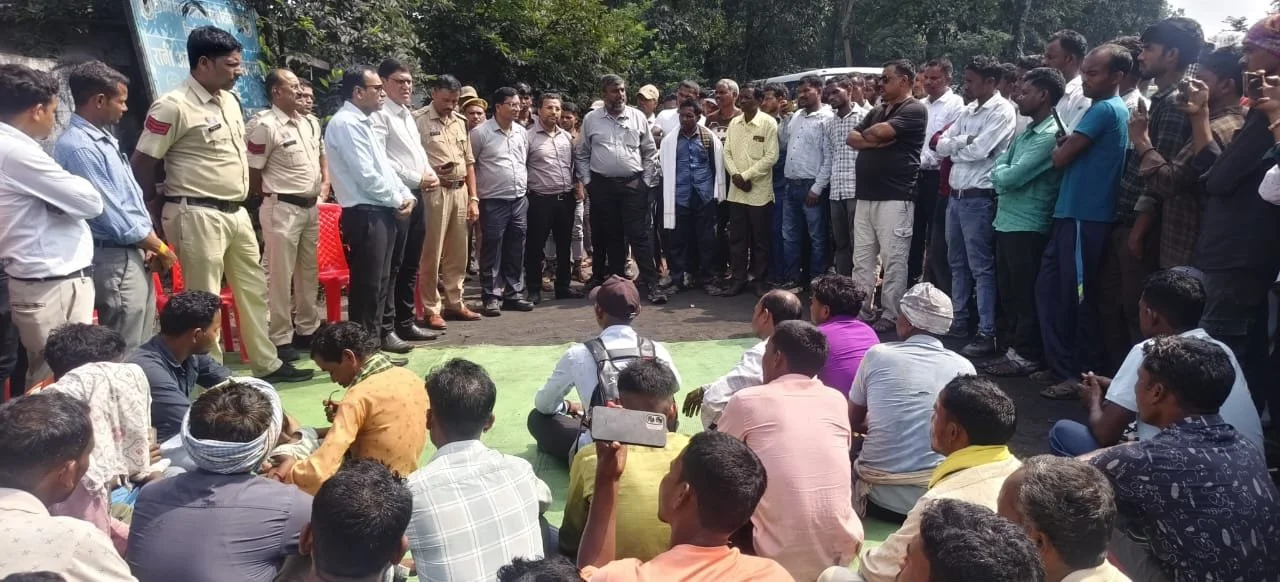9 Ghante Khadan Bandi Andolan Pando Adivasi Kisan Teer Dhanush Ke Saath, SECL Ne 32 Mazdoor Bahal