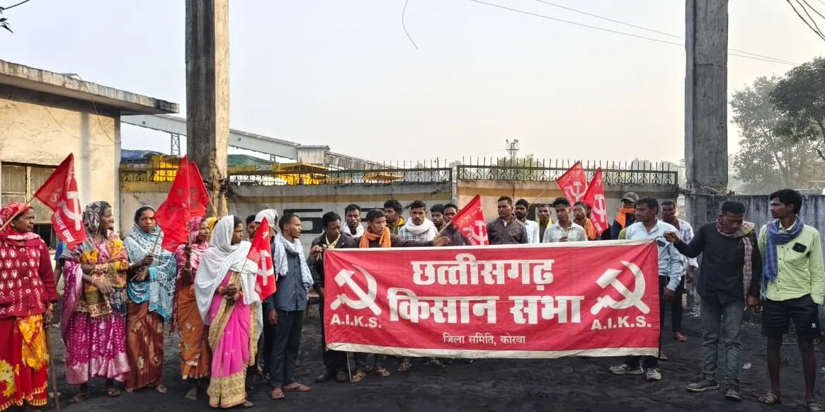 Chhattisgarh Kisan Sabhas 9 Hour Mine Shutdown Pando Tribal Farmers Join with Bows and Arrows SECL Reinstates 32 Workers