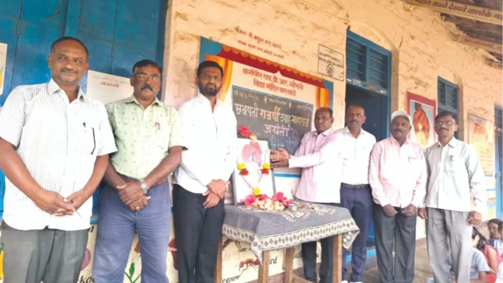 Lokraja Rajarshi Chhatrapati Shahu Maharaj Jayanti Bastavade Prathamik Shaletun Utsahat Sajari