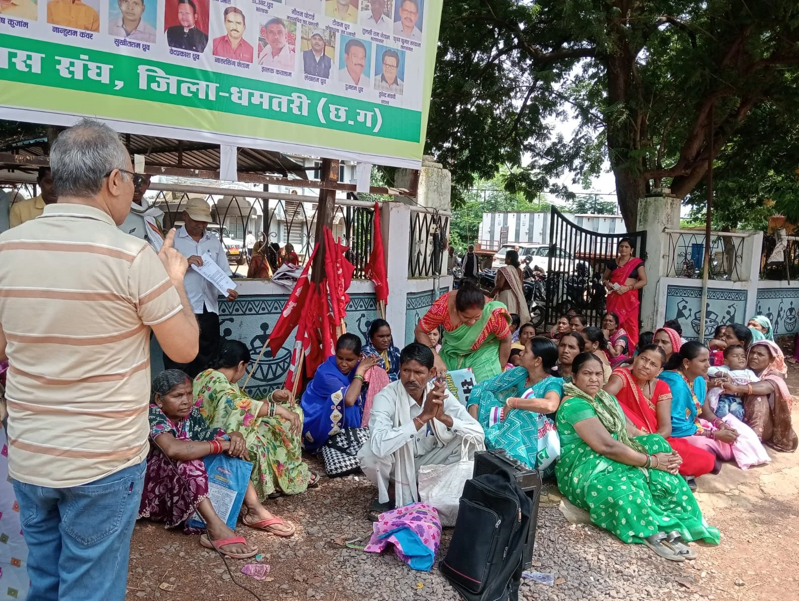 Modi ko jaana hoga – Mazdooron ne Collectorate par kiya zoradaar pradarshan Modi ko jaana hoga – Mazdooron ne Collectorate par kiya zoradaar pradarshan
